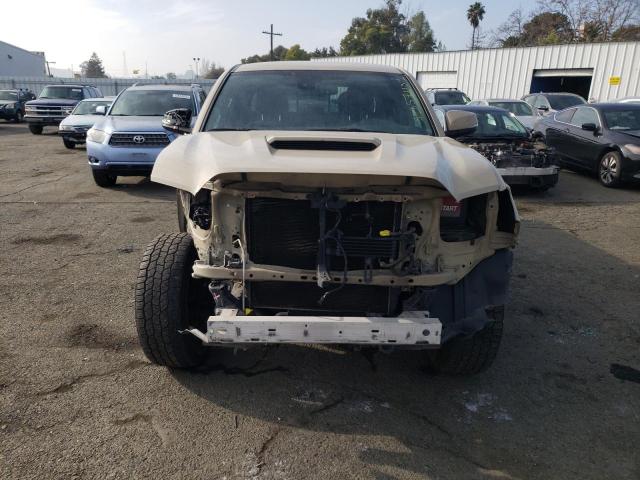 3TMBZ5DN8JM014339 - 2018 TOYOTA TACOMA DOUBLE CAB 棕色 照片 5