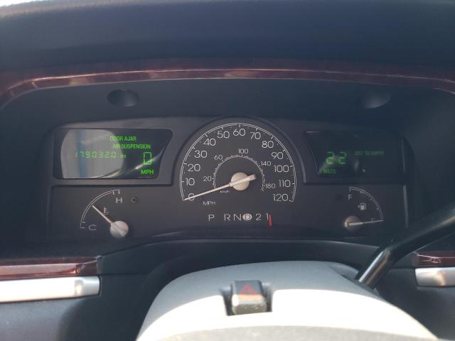 1L1FM81W44Y667707 - 2004 LINCOLN TOWN CAR EXECUTIVE BLACK photo 9