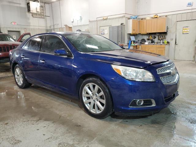 1G11H5SAXDU120900 - 2013 CHEVROLET MALIBU LTZ ლურჯი ფოტო 4