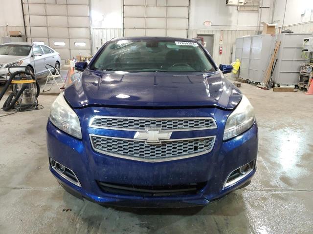 1G11H5SAXDU120900 - 2013 CHEVROLET MALIBU LTZ ლურჯი ფოტო 5