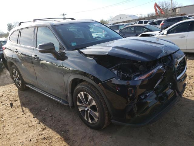5TDGZRBH9MS543815 - 2021 TOYOTA HIGHLANDER XLE BLACK photo 4