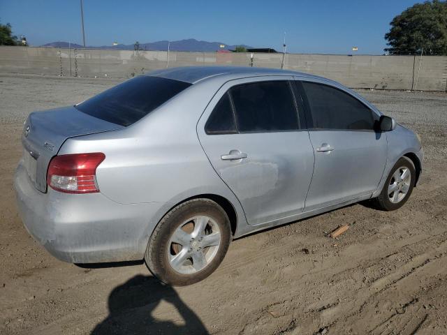 JTDBT923771105280 - 2007 TOYOTA YARIS SILVER photo 3