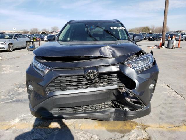 2T3A1RFV9KW009948 - 2019 TOYOTA RAV4 XLE PREMIUM GRAY photo 5