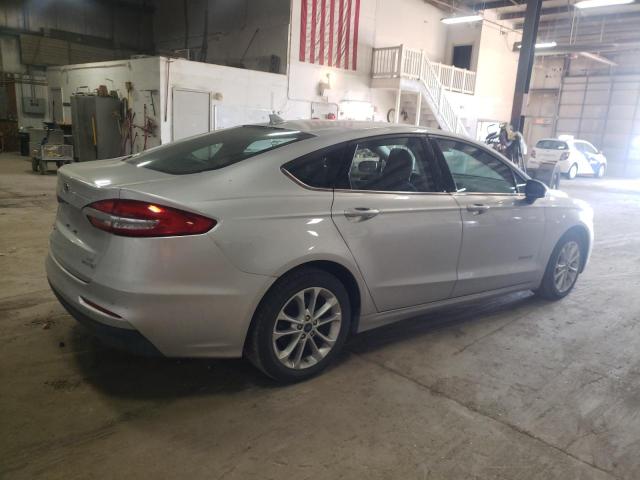 3FA6P0LU0KR220302 - 2019 FORD FUSION SE SILVER photo 3