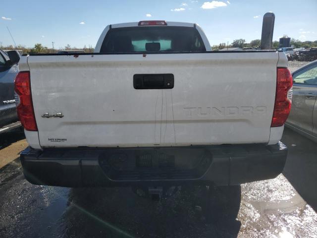 5TFUW5F1XHX602680 - 2017 TOYOTA TUNDRA DOUBLE CAB SR/SR5 WHITE photo 6