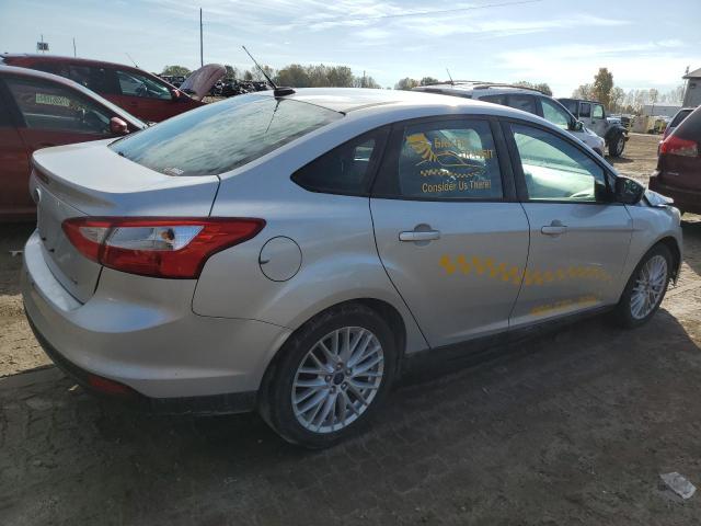 1FAHP3F23CL242556 - 2012 FORD FOCUS SE SILVER photo 3