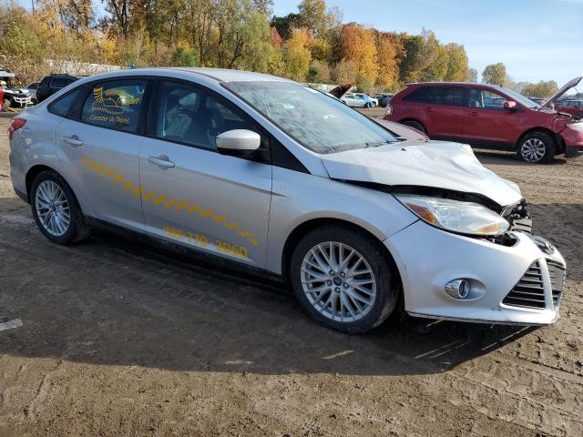 1FAHP3F23CL242556 - 2012 FORD FOCUS SE SILVER photo 4