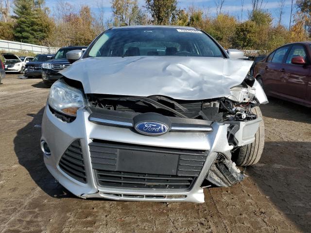 1FAHP3F23CL242556 - 2012 FORD FOCUS SE SILVER photo 5