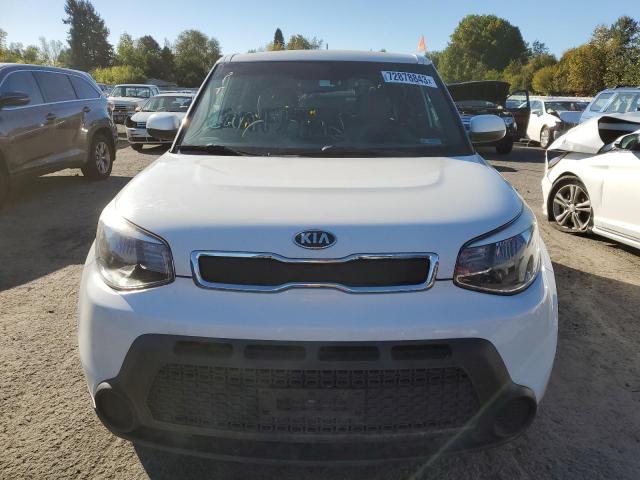 KNDJN2A23G7820737 - 2016 KIA SOUL WHITE photo 5