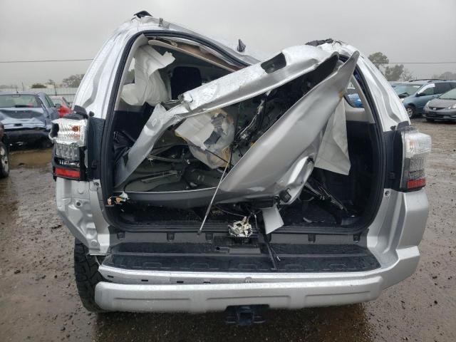 JTEBU5JR0L5744322 - 2020 TOYOTA 4RUNNER SR5/SR5 PREMIUM 银色 照片 6