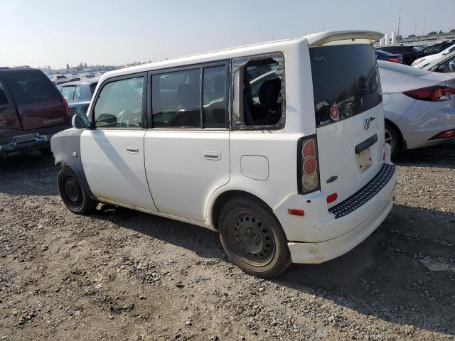 JTLKT324150206702 - 2005 TOYOTA SCION XB WHITE photo 2