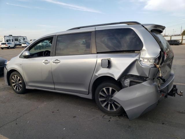 5TDJZ3DCXJS198021 - 2018 TOYOTA SIENNA LE SILVER photo 2