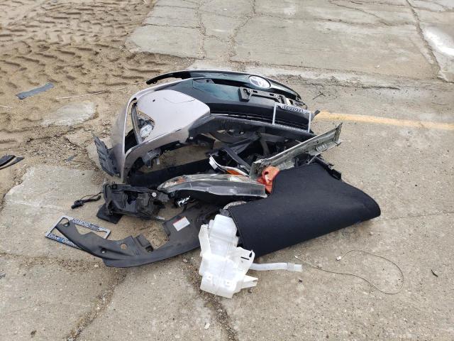 JTDKARFP2H3046261 - 2017 TOYOTA PRIUS PRIM 银色 照片 12