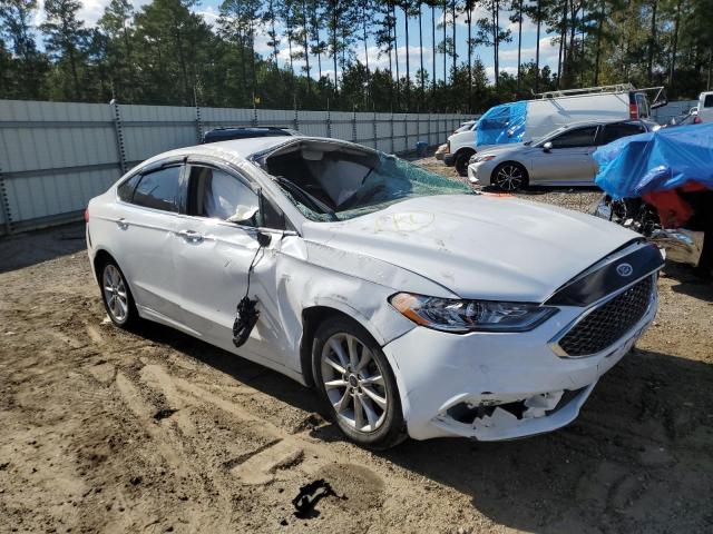 3FA6P0H74HR110963 - 2017 FORD FUSION SE WHITE photo 4