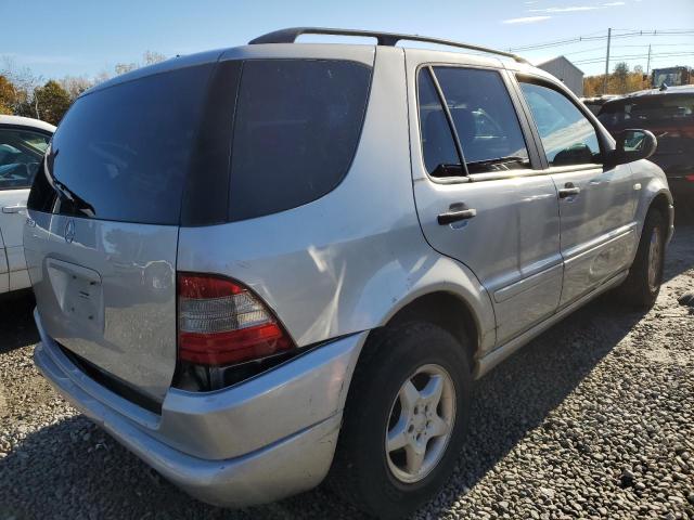 4JGAB54E61A236953 - 2001 MERCEDES-BENZ ML 320 SILVER photo 3