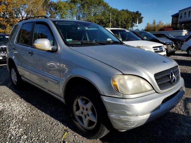 4JGAB54E61A236953 - 2001 MERCEDES-BENZ ML 320 SILVER photo 4