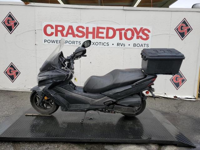 LC2W1M246LC100151 - 2020 KYMCO USA INC X-TOWN 300 BLACK photo 3