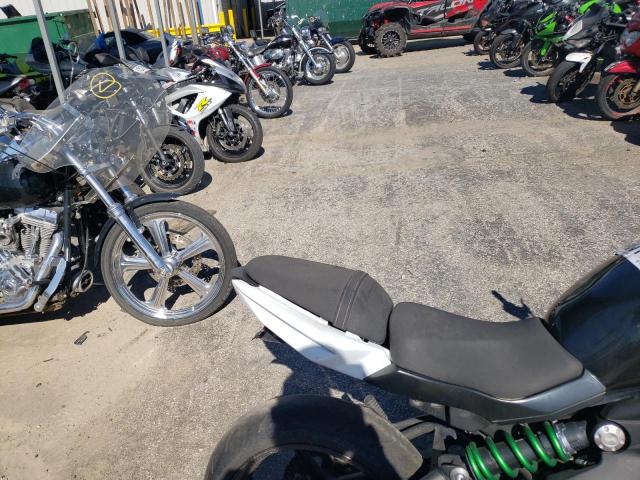 JKAEXEF15GDA26804 - 2016 KAWASAKI EX650 F GRAY photo 6