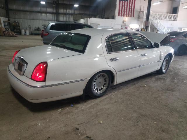 1LNHM83WX1Y613943 - 2001 LINCOLN TOWN CARTIER WHITE photo 3