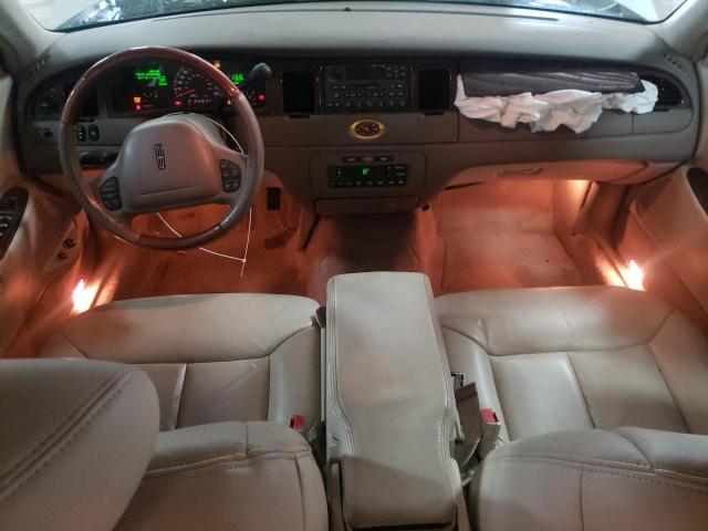 1LNHM83WX1Y613943 - 2001 LINCOLN TOWN CARTIER WHITE photo 8