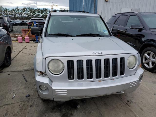 1J8FT48B29D215635 - 2009 JEEP PATRIOT LIMITED SILVER photo 5