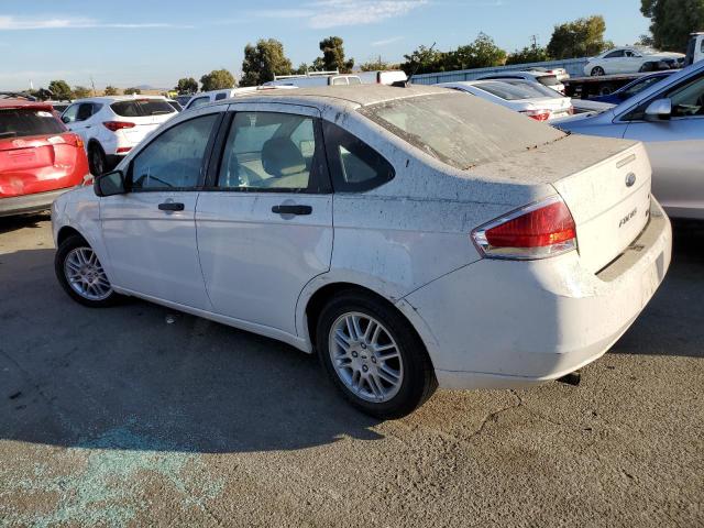 1FAHP3FN0AW224991 - 2010 FORD FOCUS SE WHITE photo 2