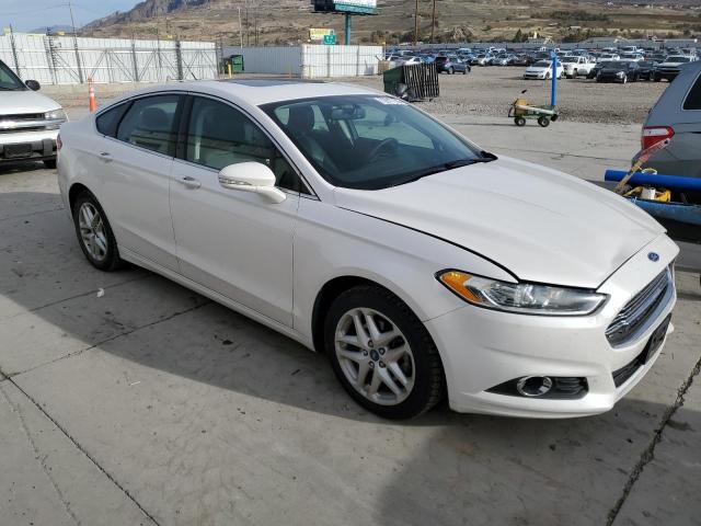 3FA6P0HDXER121984 - 2014 FORD FUSION SE WHITE photo 4