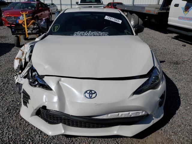 JF1ZNAA11H8705365 - 2017 TOYOTA 86 BASE WHITE photo 5