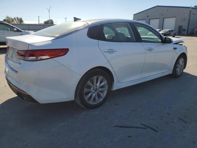 5XXGU4L35GG088911 - 2016 KIA OPTIMA EX WHITE photo 3