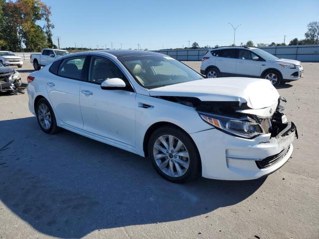 5XXGU4L35GG088911 - 2016 KIA OPTIMA EX WHITE photo 4