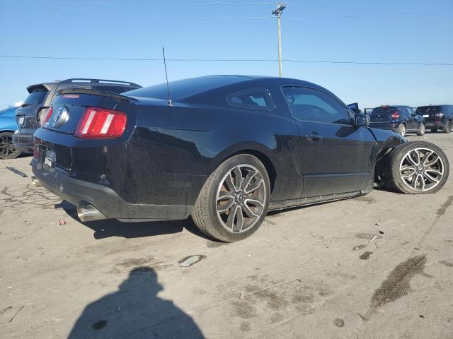 1ZVBP8AM3B5105302 - 2011 FORD MUSTANG BLACK photo 3