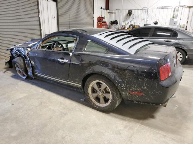 1ZVHT82HX65233338 - 2006 FORD MUSTANG GT BLACK photo 2