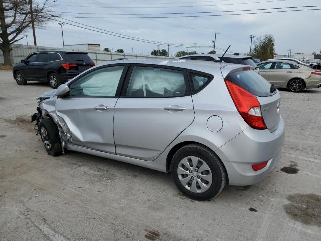 KMHCT5AE5HU305392 - 2017 HYUNDAI ACCENT SE SILVER photo 2