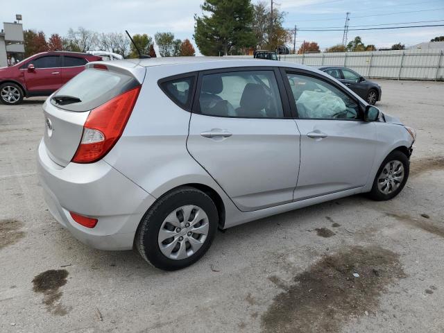 KMHCT5AE5HU305392 - 2017 HYUNDAI ACCENT SE SILVER photo 3