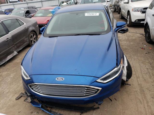 3FA6P0H96HR166999 - 2017 FORD FUSION SE BLUE photo 5