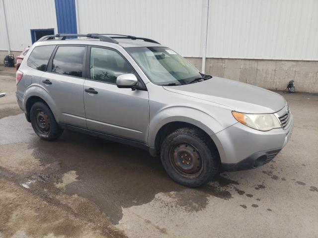 JF2SH6BC6AH785513 - 2010 SUBARU FORESTER XS Silber Foto 4