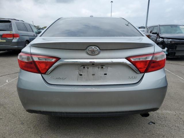 4T1BF1FK0HU673618 - 2017 TOYOTA CAMRY LE SILVER photo 6