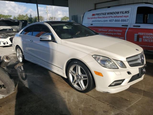 WDDKJ7CB6BF121262 - 2011 MERCEDES-BENZ E 550 WHITE photo 4