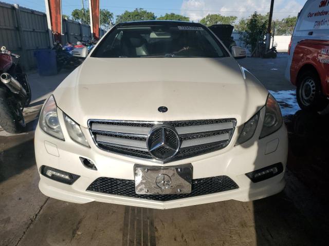 WDDKJ7CB6BF121262 - 2011 MERCEDES-BENZ E 550 WHITE photo 5