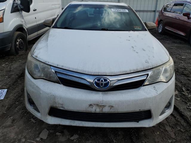 4T1BD1FKXDU094328 - 2013 TOYOTA CAMRY HYBRID WHITE photo 5