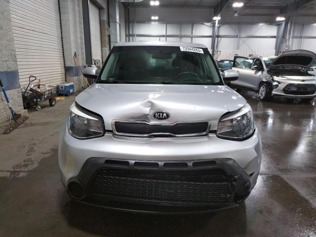 KNDJN2A29F7814018 - 2015 KIA SOUL SILVER photo 5