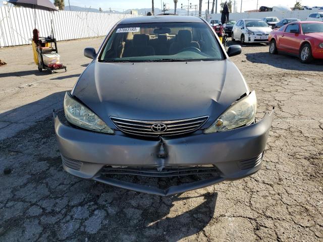 4T1BE32K25U533912 - 2005 TOYOTA CAMRY LE GRAY photo 5