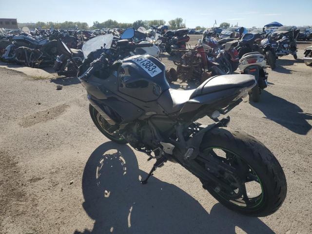 JKAEXEJ16KDA04035 - 2019 KAWASAKI EX650 J შავი ფოტო 3