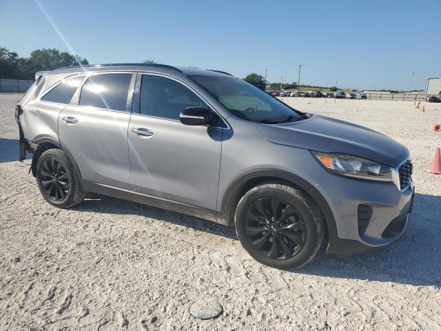 5XYPG4A55KG605611 - 2019 KIA SORENTO LX GRAY photo 4