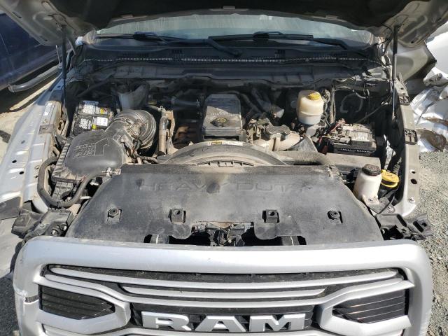 3C63RRJLXJG220556 - 2018 RAM 3500 LARAMIE SILVER photo 11