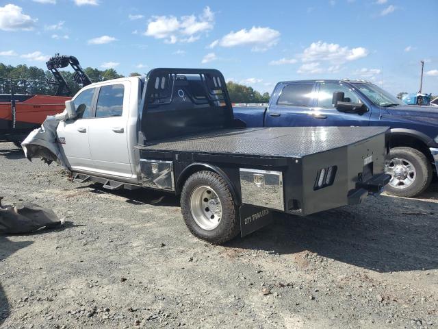 3C63RRJLXJG220556 - 2018 RAM 3500 LARAMIE SILVER photo 2