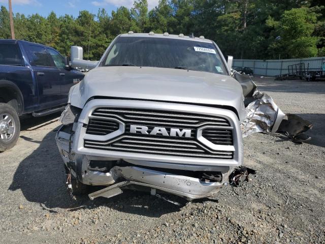 3C63RRJLXJG220556 - 2018 RAM 3500 LARAMIE SILVER photo 5