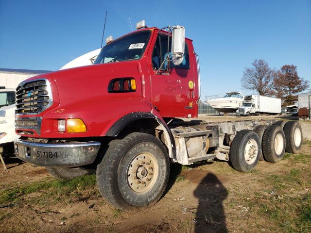 2FZHAZDE25AV18829 - 2005 STERLING TRUCK LT 9500 RED photo 2