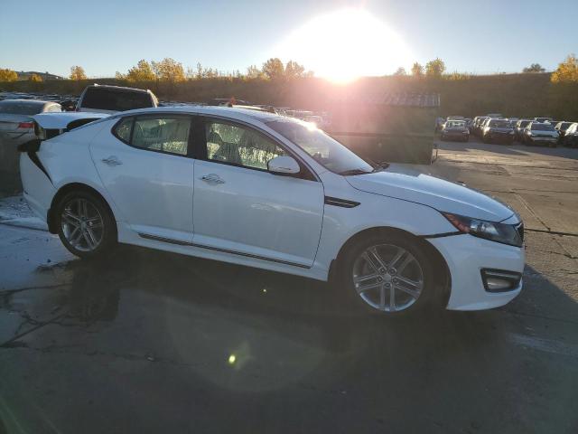 5XXGR4A63DG161302 - 2013 KIA OPTIMA SX WHITE photo 4