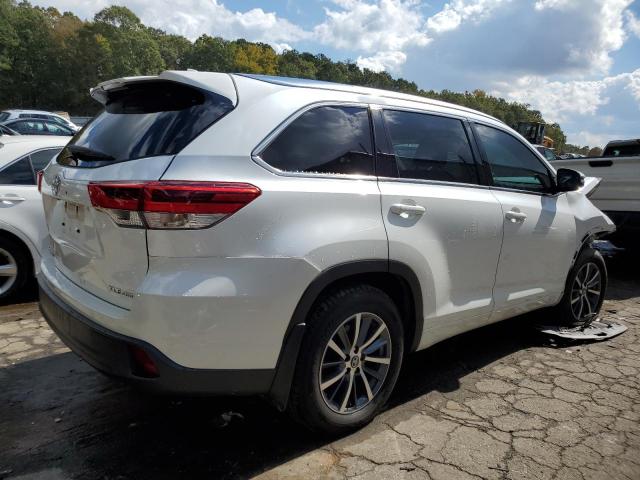 5TDJZRFH4HS453509 - 2017 TOYOTA HIGHLANDER SE WHITE photo 3